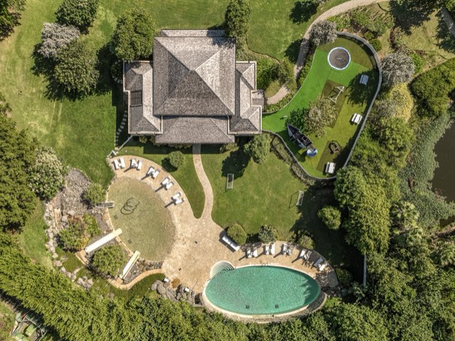 Canouan Estate — photograph 54 by Alex Amengual