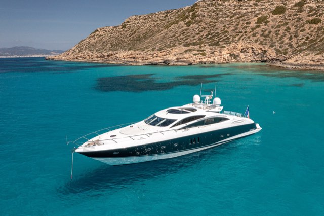 Yachts — photograph 1 by Alex Amengual